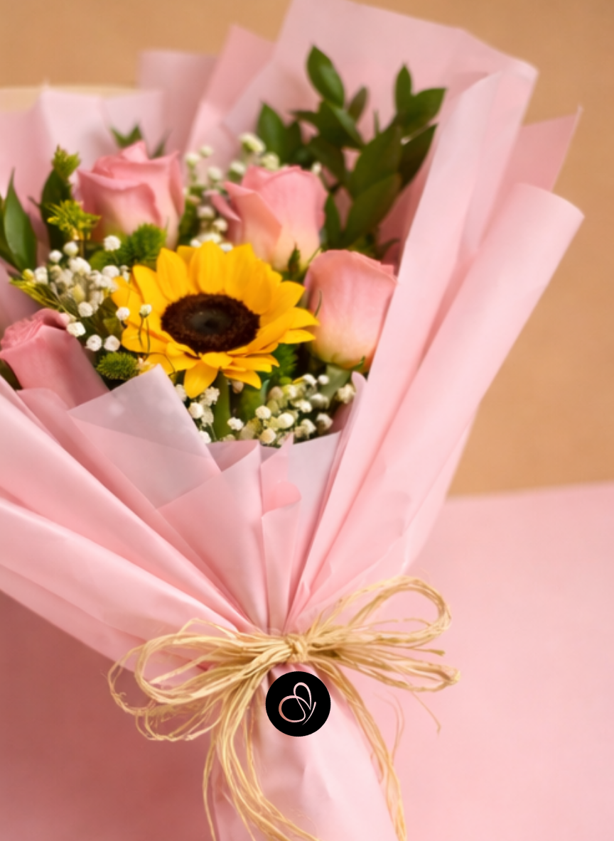 Ramo de rosas rosadas con girasol y envoltura coreana premium